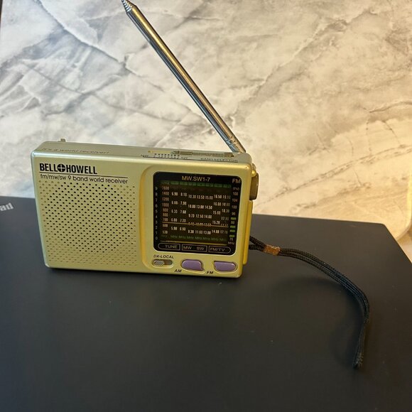 Bell & Howell Portable FM/MW/SW 9 Band World Receiver Radio - Picture 3 of 10